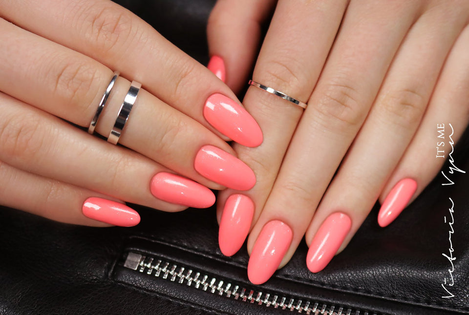 Victoria Vynn Salon Gel Polish | #226 Living Coral